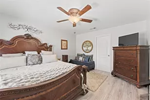 405 Hawks View Dr, Texas City, TX 77568 - Photo 9