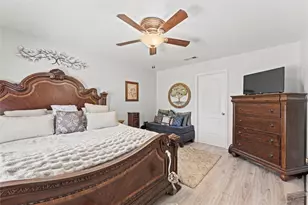 405 Hawks View Dr, Texas City, TX 77568 - Photo 9