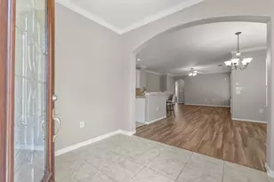 1225 N Riviera Cir, Pearland, TX 77581 - Photo 5