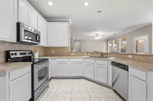 1225 N Riviera Cir, Pearland, TX 77581 - Photo 13