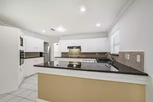 8711 Birdwood Rd, Houston, TX 77074 - Photo 15