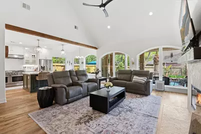 68 E Sandalbranch Circle, The Woodlands, TX 77382 - Photo 9