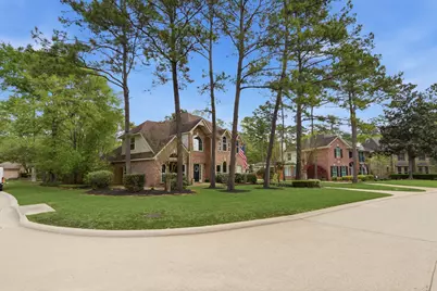 68 E Sandalbranch Circle, The Woodlands, TX 77382 - Photo 3
