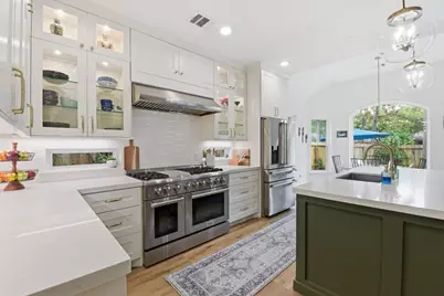 68 E Sandalbranch Circle, The Woodlands, TX 77382 - Photo 11