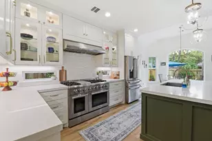 68 E Sandalbranch Cir, The Woodlands, TX 77382 - Photo 11