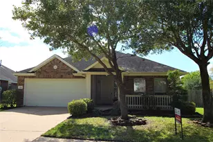 4614 Brazos Bend Dr, Pearland, TX 77584 - Photo 1
