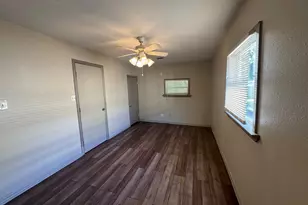 1104 Maple 1/2 St, La Marque, TX 77568 - Photo 9