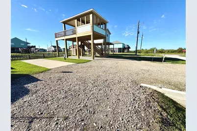 104 N Mae Circle, Crystal Beach, TX 77650 - Photo 3