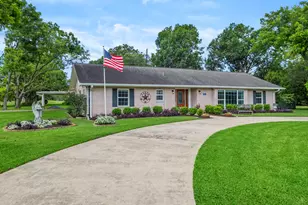 5707 Guyler St, Wallis, TX 77485 - Photo 3