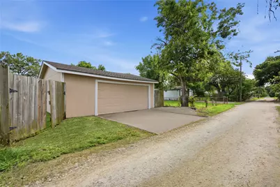 1422 Wayside Drive, Texas City, TX 77590 - Photo 37
