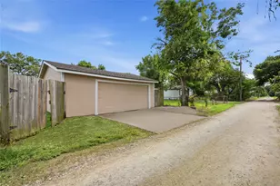 1422 Wayside Dr, Texas City, TX 77590 - Photo 37