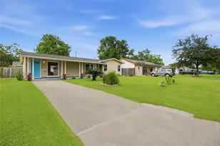1422 Wayside Dr, Texas City, TX 77590 - Photo 3