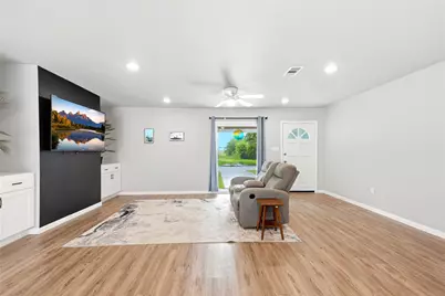 1422 Wayside Drive, Texas City, TX 77590 - Photo 9