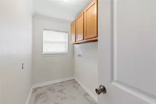 211 Faust Ln, Houston, TX 77024 - Photo 41