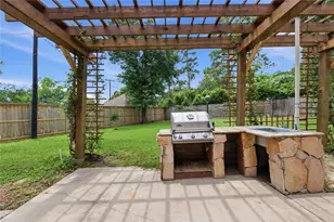 211 Faust Ln, Houston, TX 77024 - Photo 41