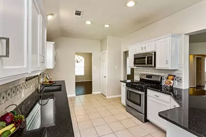 3131 Stratford Pointe Drive, Sugar Land, TX 77498 - Photo 9