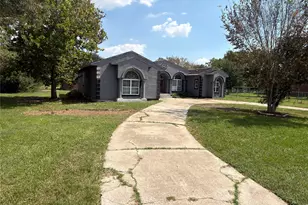 6811 Clara Ln, Rosharon, TX 77583 - Photo 3