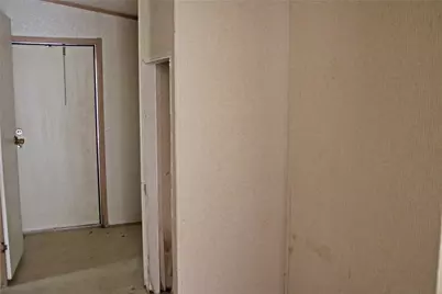 601 Travis Street, Alleyton, TX 78935 - Photo 3