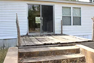 601 Travis St, Alleyton, TX 78935 - Photo 11