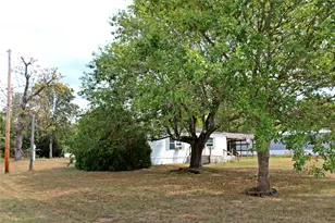 601 Travis St, Alleyton, TX 78935 - Photo 13