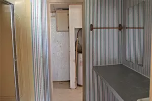 601 Travis St, Alleyton, TX 78935 - Photo 7