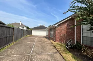1718 Berkoff Dr, Sugar Land, TX 77479 - Photo 3