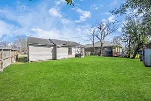 4926 Van Fleet St, Houston, TX 77033 - Photo 9