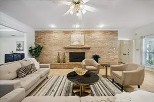 9110 Cliffwood Dr, Houston, TX 77096 - Photo 3