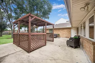9110 Cliffwood Dr, Houston, TX 77096 - Photo 27