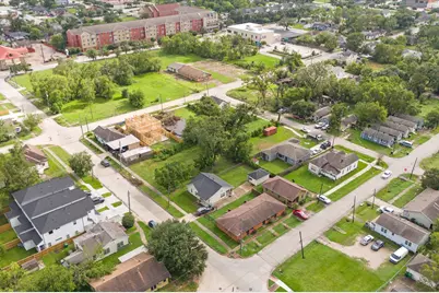 1711 Benson Street, Houston, TX 77020 - Photo 9