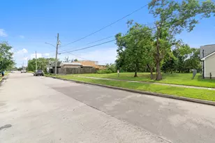 1711 Benson St, Houston, TX 77020 - Photo 3