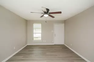 6014 Collingsworth St, Houston, TX 77026 - Photo 9