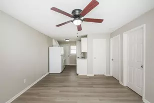 6014 Collingsworth St, Houston, TX 77026 - Photo 5