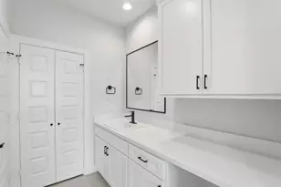 9211 Ft George St, Houston, TX 77063 - Photo 9