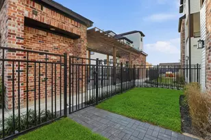 9211 Ft George St, Houston, TX 77063 - Photo 3