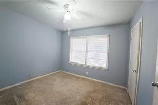 907 Peach St, El Campo, TX 77437 - Photo 11