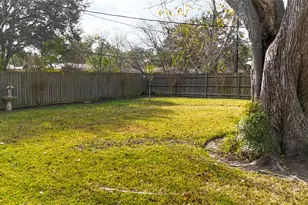 907 Peach St, El Campo, TX 77437 - Photo 25