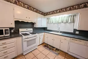 907 Peach St, El Campo, TX 77437 - Photo 5