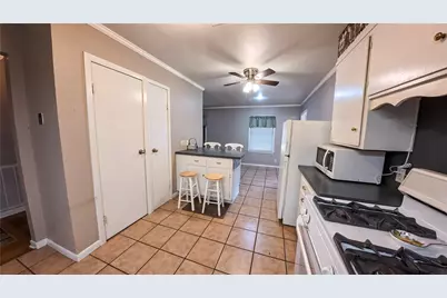 907 Peach Street, El Campo, TX 77437 - Photo 3