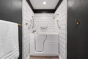 2907 Broadmoor Dr, Bryan, TX 77802 - Photo 25