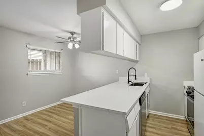 1529 Wirt Road #20, Houston, TX 77055 - Photo 5