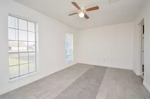 4906 E Orem Dr, Houston, TX 77048 - Photo 3