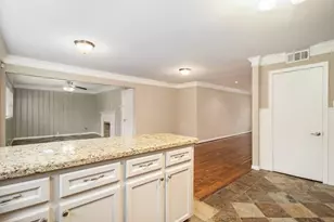 8418 Lorrie Dr, Houston, TX 77025 - Photo 9