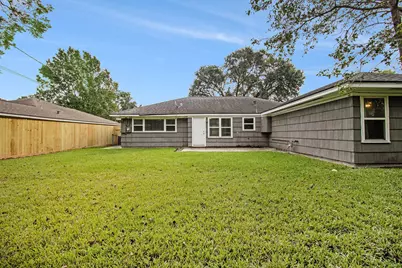 8418 Lorrie Drive, Houston, TX 77025 - Photo 23