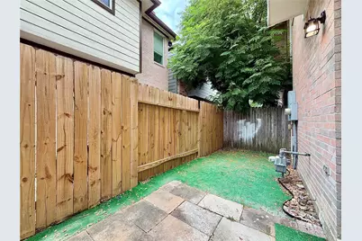 214 Plaza Del Sol Park, Houston, TX 77020 - Photo 21