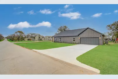 211 19th Street, Hempstead, TX 77445 - Photo 1