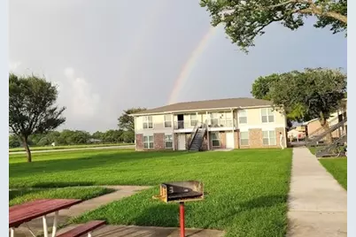 501 Henderson Ave, Palacios, TX 77465 - Photo 11