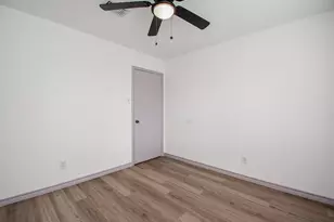 9426 Kingsvalley St, Houston, TX 77075 - Photo 29