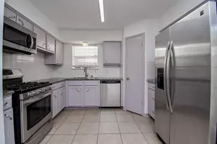 9426 Kingsvalley St, Houston, TX 77075 - Photo 19