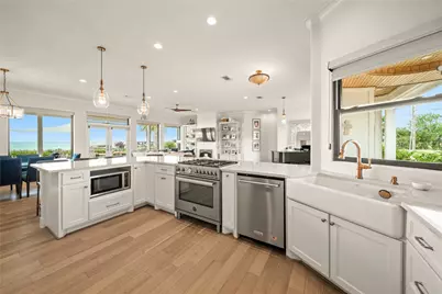 206 Avenue A, Dickinson, TX 77539 - Photo 11